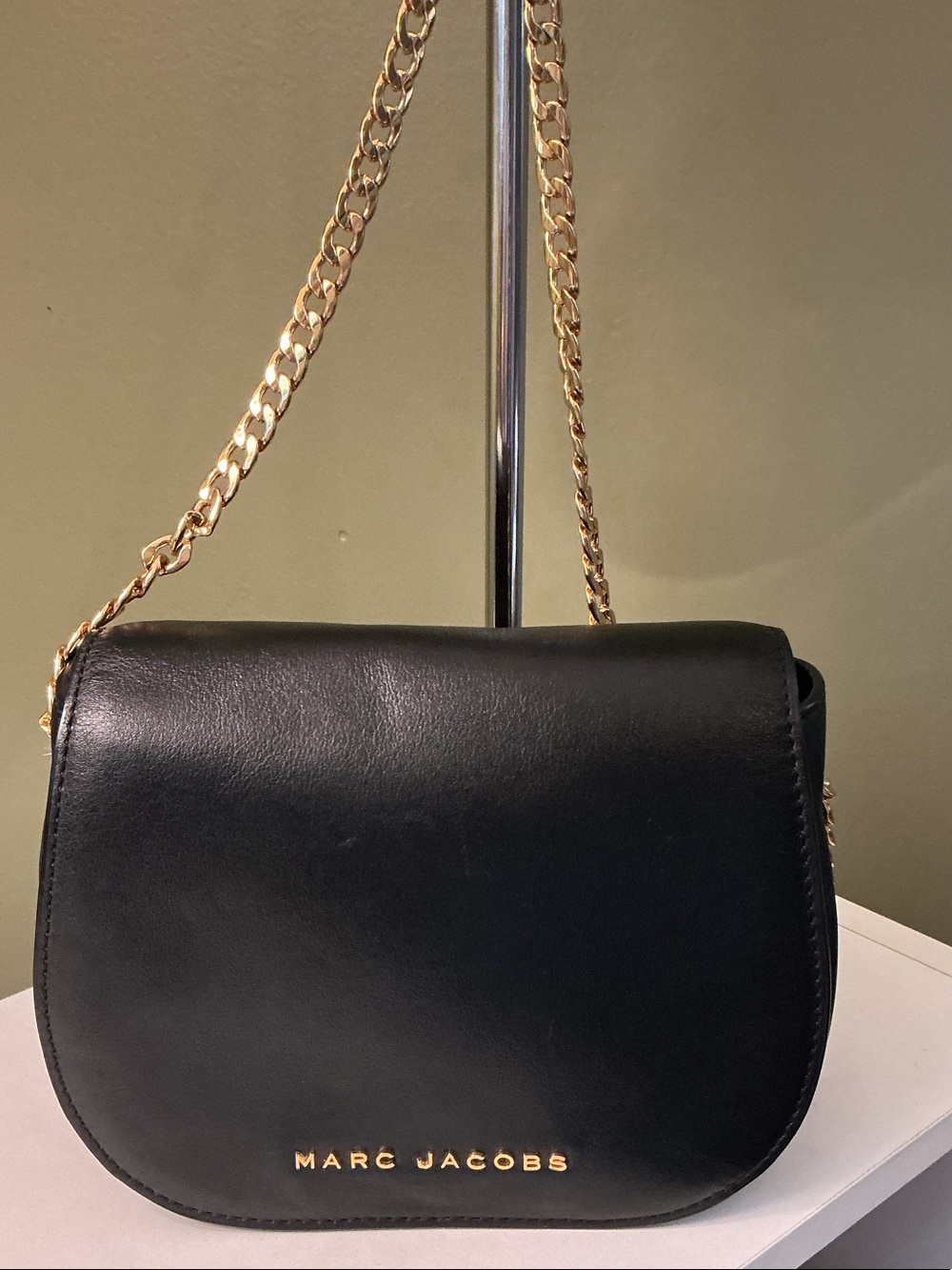 Marc Jacobs Avenue Black Leather Shoulder Crossbody Bag with Gold Chain Strap